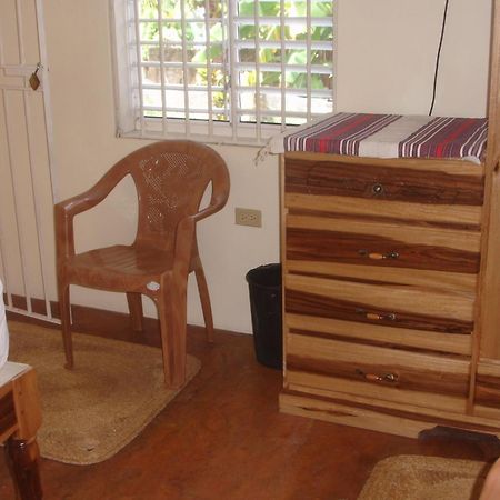 Finjam Cottage Port Antonio Oda fotoğraf
